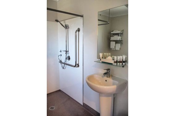 Studio Motels - bathroom